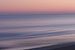 Zonsopkomst aan het strand van de Opaalkust. van Astrid Brouwers