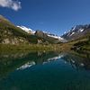Het meer Grundsee in het dal Lotschental in Zwitserland van Paul Wendels