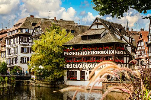 Gevel van vakwerkhuis aan de Ill in de Looierswijk Oude Stad Frankrijk Straatsburg