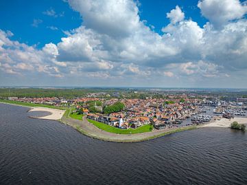 Urk luchtfoto van het voormalige eiland aan het IJsselmeer