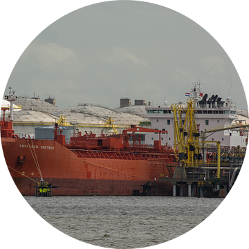 Tankers laden en lossen in Port of Rotterdam. van scheepskijkerhavenfotografie