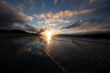 Sunset Luskintyre Beach van Wim Mourits