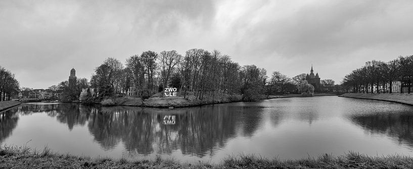 Panorama Stadsgezicht Zwolle in zwart-wit van R Smallenbroek