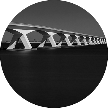 Zeelandbrug in zwart-wit, Nederland van Adelheid Smitt