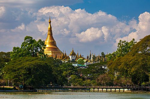 De Shwedagon Pagode in Yangon Myanmar