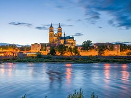 Magdeburg an der Elbe zur blauen Stunde von t.ART