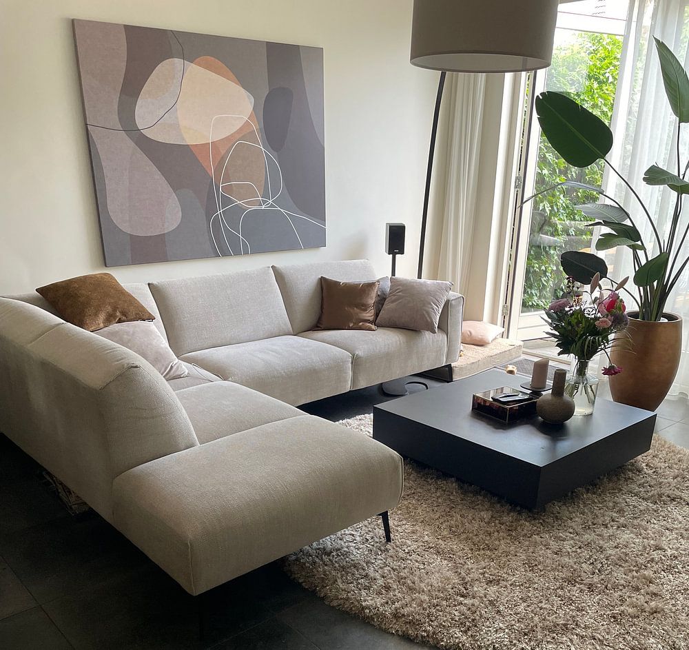 Organische Formen in Gelb, Braun und Grau. Moderne Geometrie  von Dina Dankers 