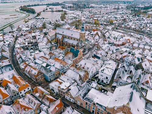 Luchtfoto van Hattem tijdens een koude winterochtend