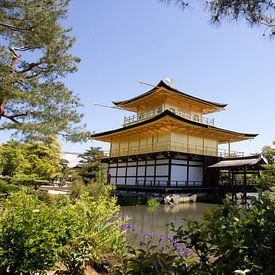 De Gouden Tempel in Kyoto - Japan. van M. Beun