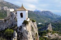 Uitzicht op het kapelletje van het kasteel de Guadalest in Spanje