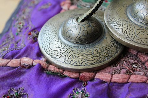 Ting-Sha, Meditatie bellen op paars kussen