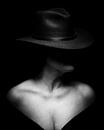 Dame mit Hut von Mark Isarin | Fotografie Miniaturansicht