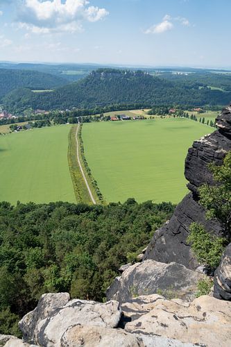Uitzicht vanaf de Lilienstein naar de vesting Königstein
