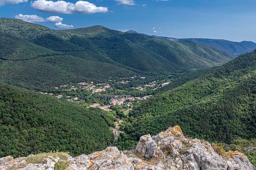 Uitzicht vanaf Kasteel Puilaurens Katharenland, Languedoc-Roussillon, Pyreneeën, Zuid-Frankrijk