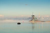 Windmolen aan de Zaanse Schans met visser by Tom Elst thumbnail
