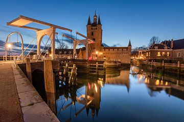 The Zuidhavenpoort of Zierikzee in the blue hour. by Jan Poppe