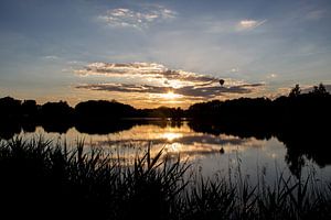 Zonsondergang aan provinciaal domein De Gavers