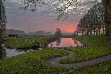Zonsopkomst een de suikerberg in de Klundert van Gert Jan Geerts