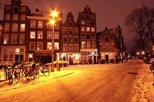 Besneeuwd Amsterdam Nederland bij nacht