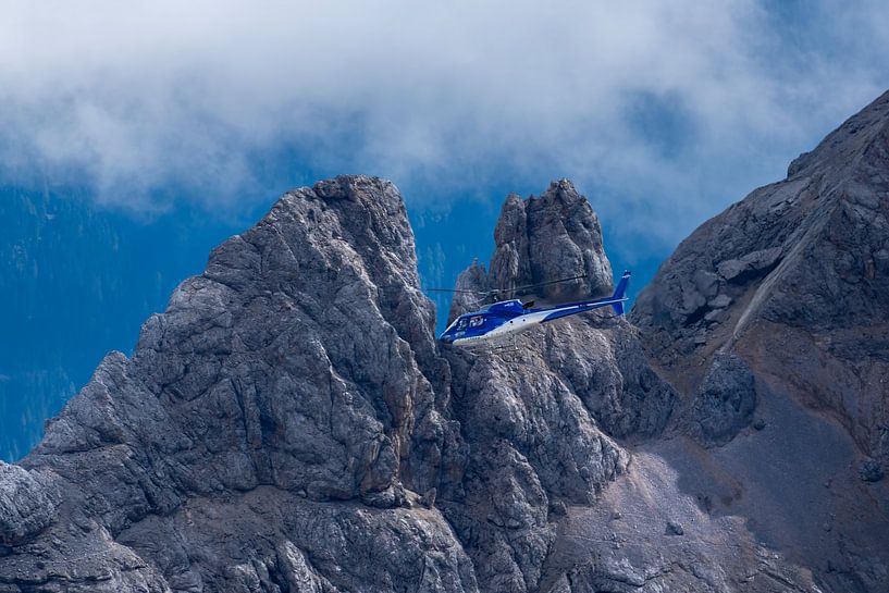Hubschrauber Marmolada Dolomiten Italien von Franklin Driessen