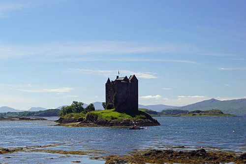 Castle Stalker is een torenhuis ongeveer 2,5 kilometer ten noordoosten van Port Appin