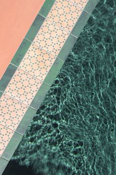 Rand van een zwembad met mozaïek tegels | reisfotografie print