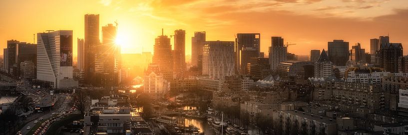 Skyline Rotterdam tijdens zonsondergang par Niels Dam