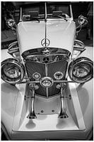 Zeitlose Eleganz – Frontansicht eines klassischen Mercedes-Benz Oldtimers