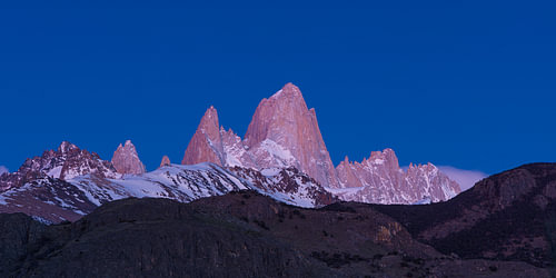 De Cerro Fitzroy bergketen net voor zonsopkomst