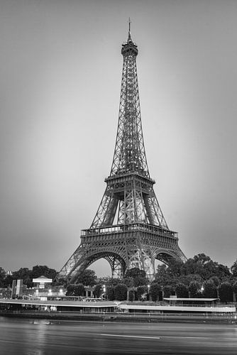 Long exposure of the Eiffel Tower, Paris