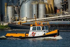 De Koperen Ploeg auf dem Weg in den Hafen von Amsterdam. von scheepskijkerhavenfotografie