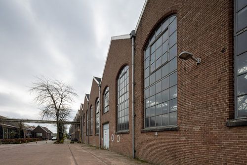 Puntdaken Wagenwerkplaats als ritmisch lijnenspel