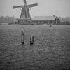 Moulin à vent le long du Zaan dans la neige sur Zaankanteropavontuur
