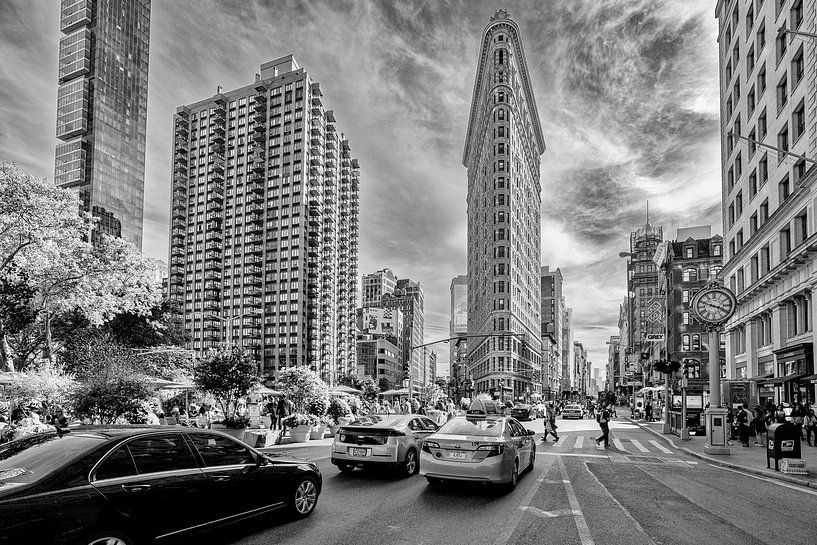 Flatiron Building in New York in black and white by Tilo Grellmann