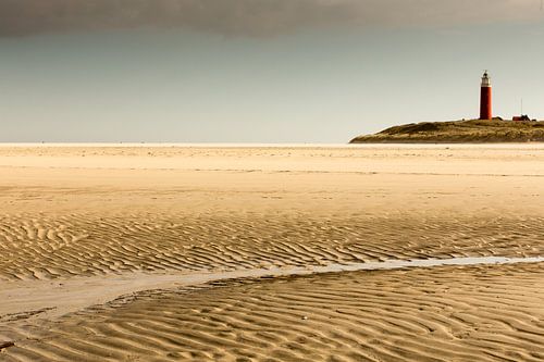 Vuurtoren op Texelse strandLighthouse on Texel Beach,Leuchtturm am Strand von TexelPhare sur la plag