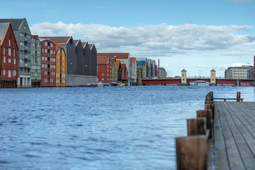 Die bunten Lagerhäuser vonTrondheim von Menno Schaefer