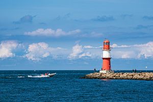 Mole an der Ostseeküste in Warnemünde