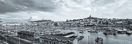 Panorama van de oude haven van Marseille - zwart-wit van Werner Dieterich