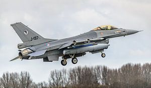 General Dynamics F-16 Fighting Falcon (J-197).