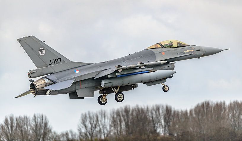 General Dynamics F-16 Fighting Falcon (J-197). by Jaap van den Berg
