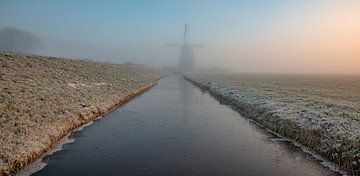 Berkmeer molen in de mist van peterheinspictures