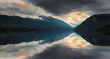 Zonsondergang bij Lake Rotoiti, Nelson Lakes National Park, Nieuw-Zeeland van Markus Lange