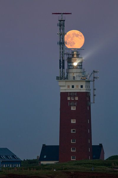 Leuchtturm mit Mond von Erwin Stevens