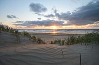 Zonsondergang in de duinen van Remco Swiers thumbnail