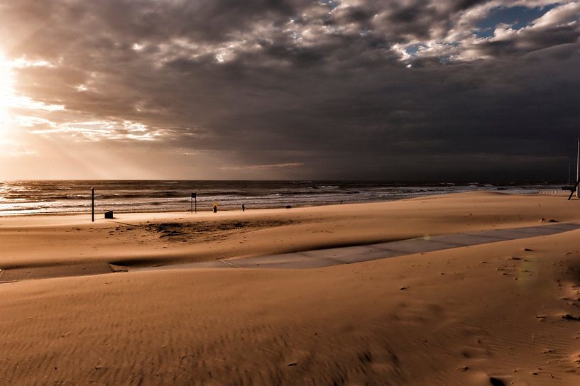 Na de storm aan de Nederlandse kust van Irene Kuizenga