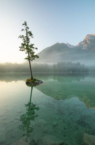 Magische zonsopgang bij de Hintersee in het Berchtesgadener Land