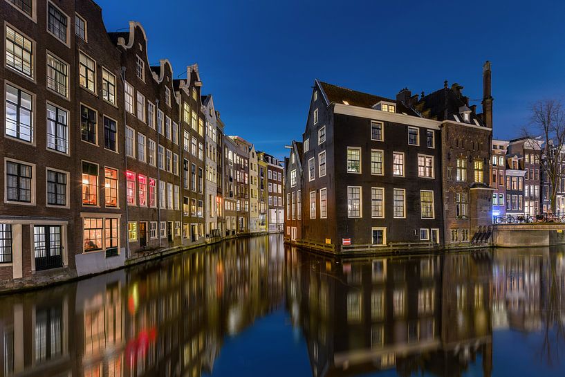 Evening photo Amsterdam Red light district by Ruud van der Aalst