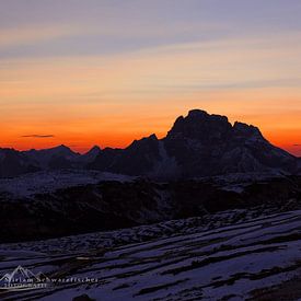 Le coucher de soleil et l'embrasement des Alpes sont les moments de lumière les plus magiques de la montagne : chauds, lumineux, émotionnels et parfaits pour des peintures murales d'ambiance. sur Miriam Schwarzfischer Fotografie
