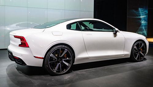 Polestar 1 hybride sportwagen coupé in het wit