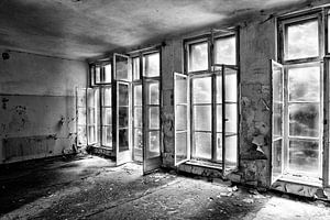 Windows in a Russian Hospital van Eus Driessen